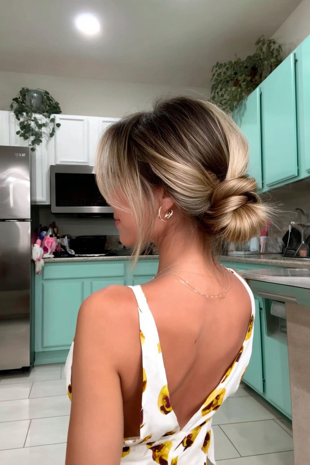 Glatter Low Bun
