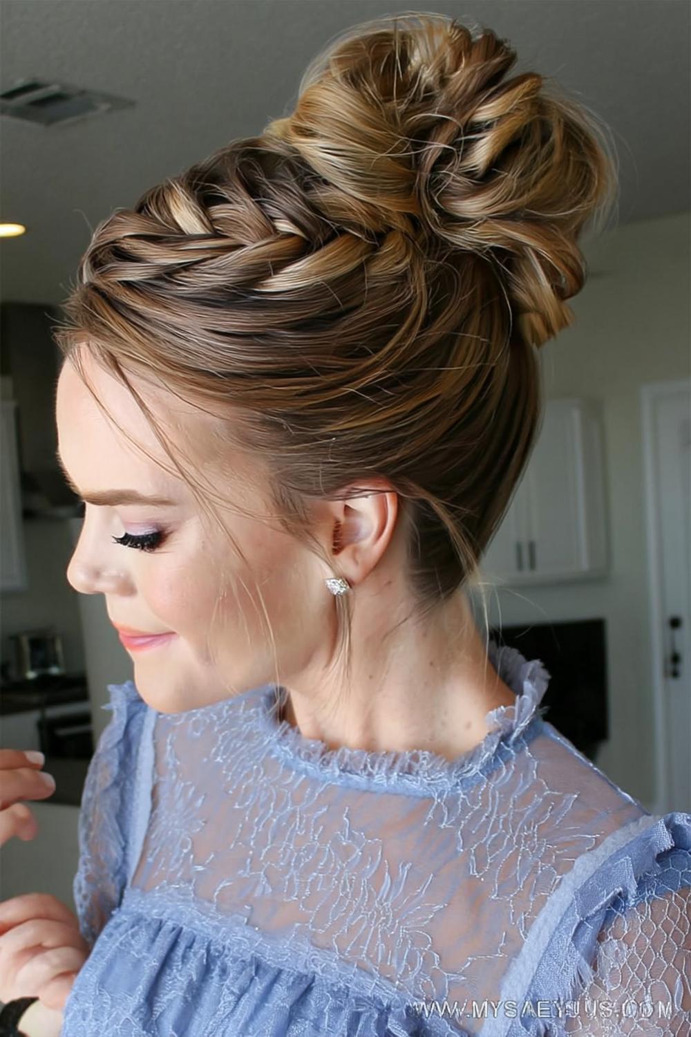 Hoher Textured Bun