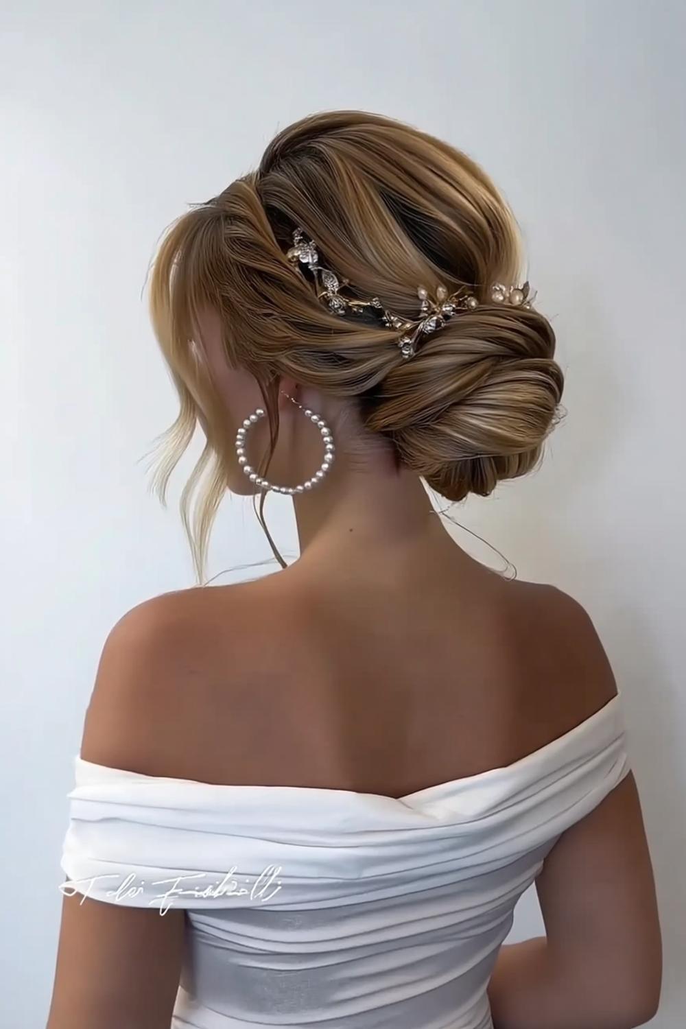 Romantischer Kristallschmuck-Dutt