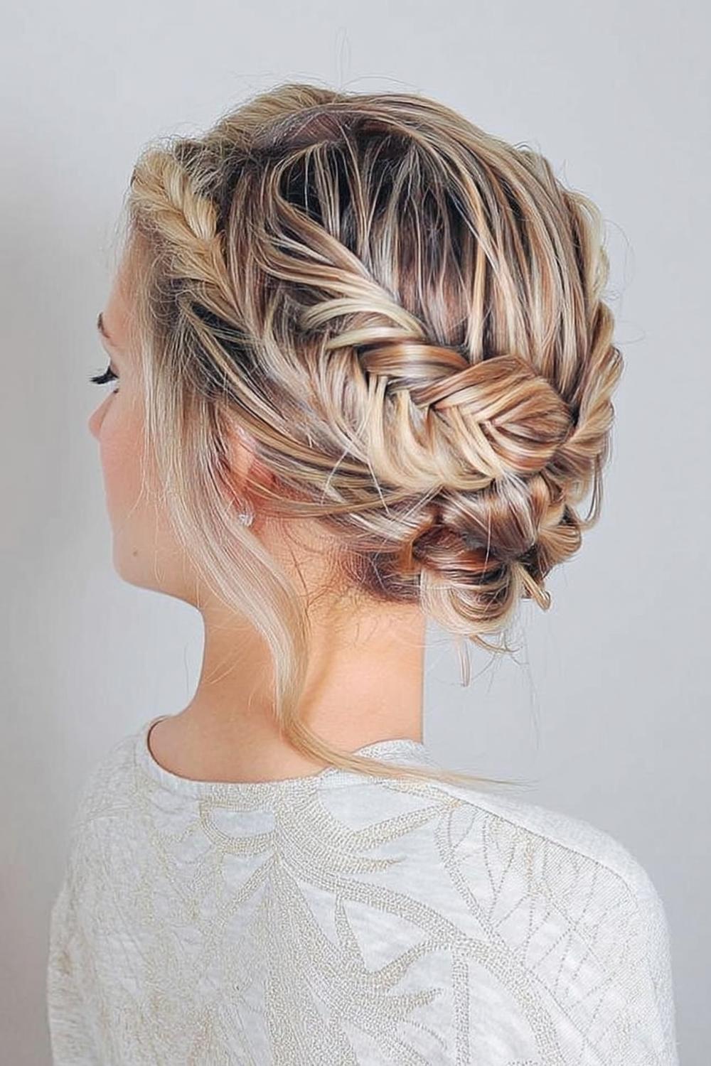 Kunstvoller Locken-Chignon