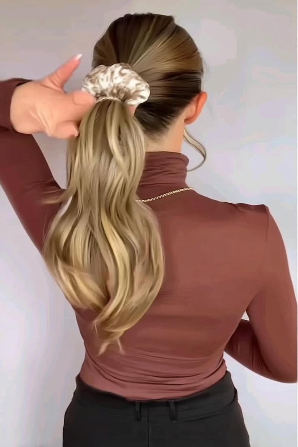 Lässiger Scrunchie-Pferdeschwanz