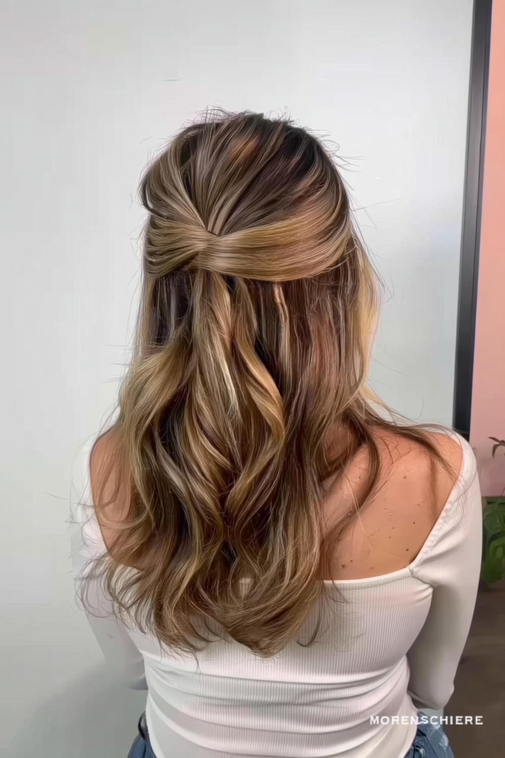 Halboffene Twist-Frisur