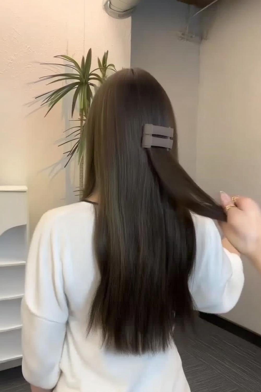 Minimalistische weiße Haarspangen