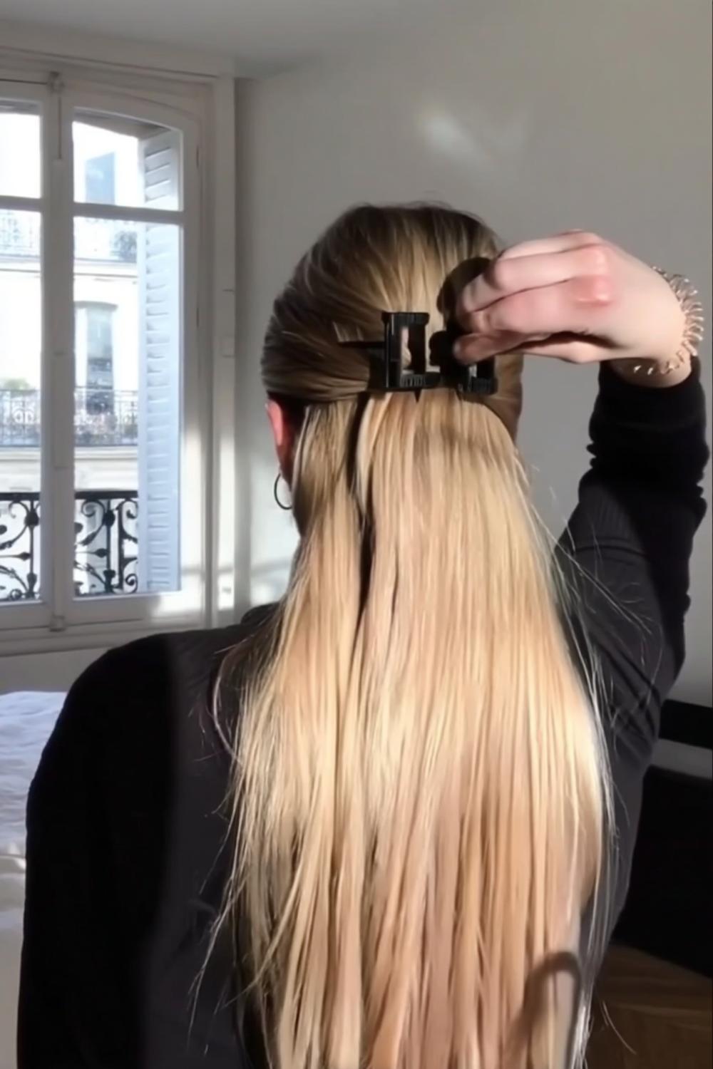 Schwarze Klammer für sleeken Look
