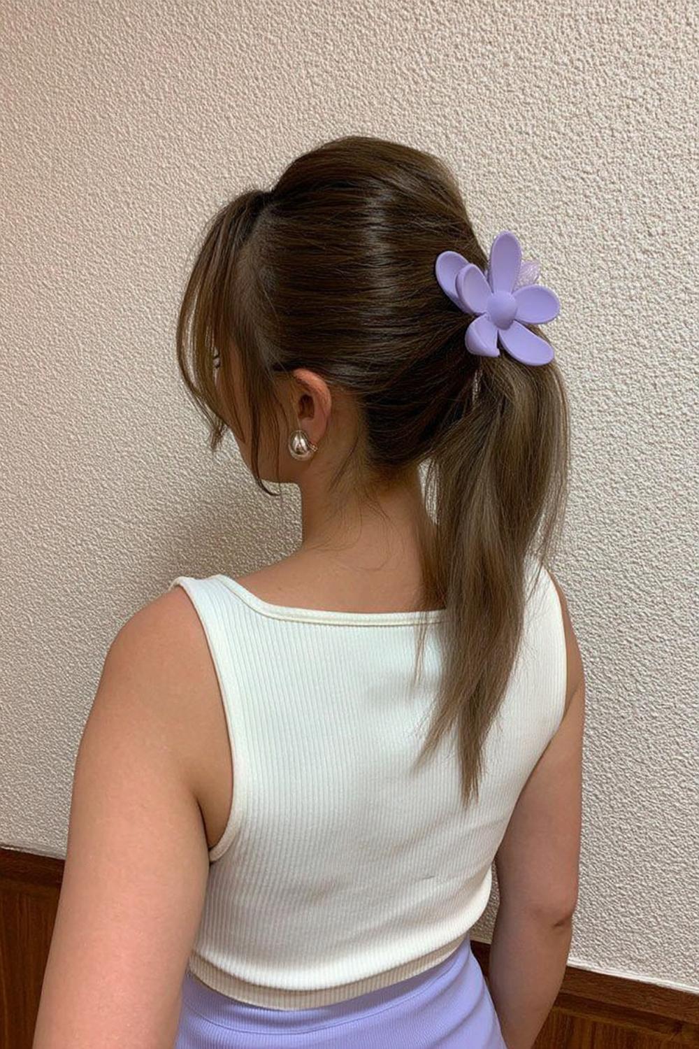 Silberne Klammer für elegante Zöpfe