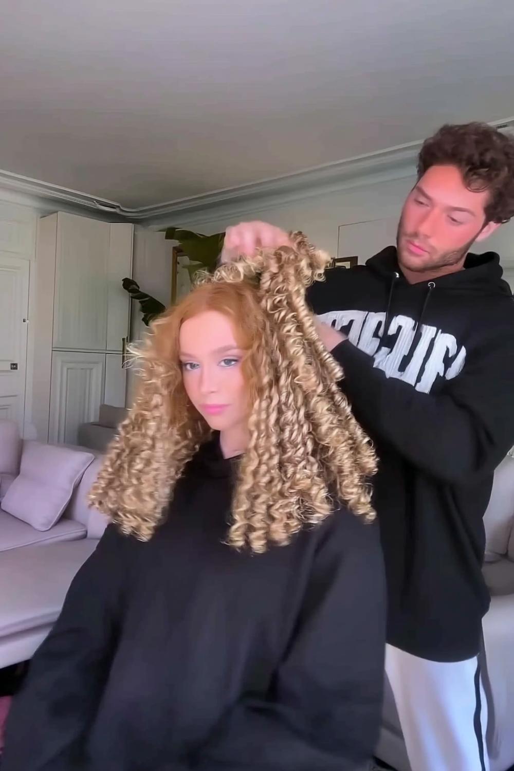 Blonde Lockenpracht
