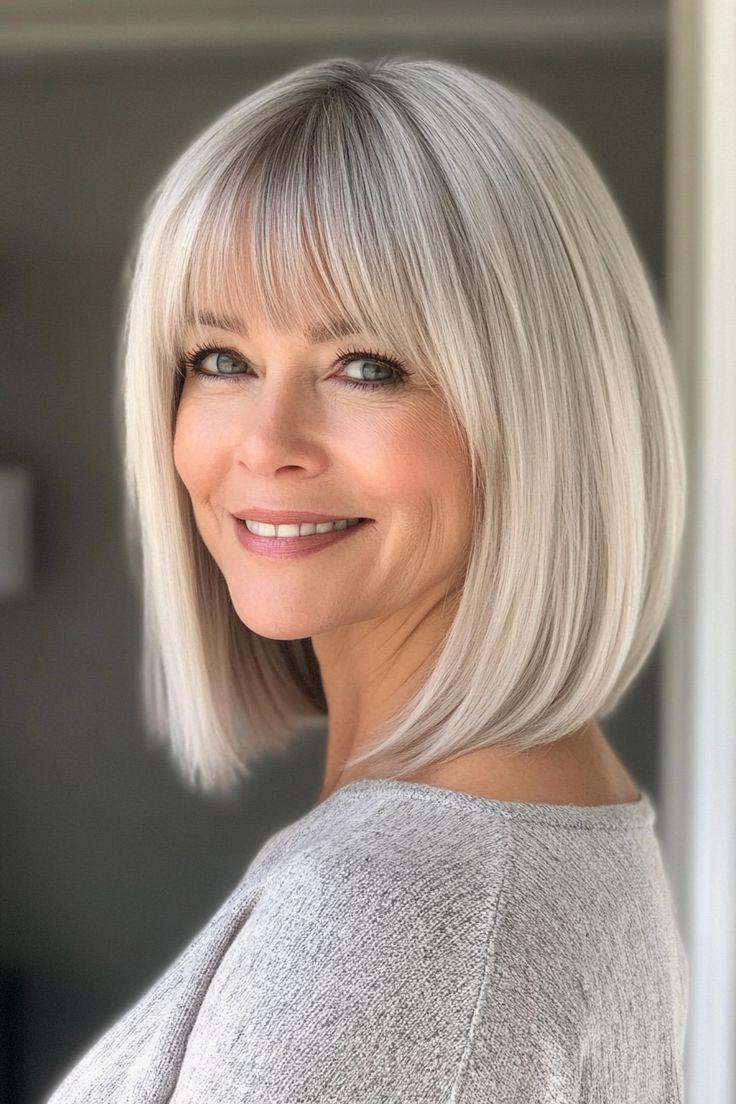 Long Bob mit Pony: Eine moderne Frisur für feines Haar ab 50