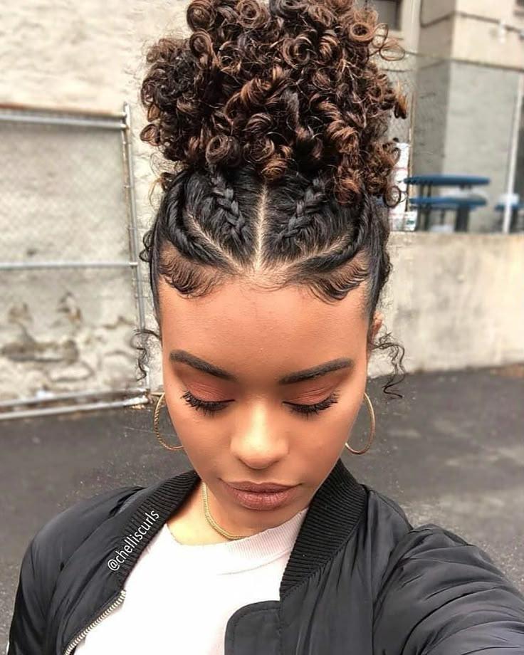 Geflochtener Locken Messy Bun