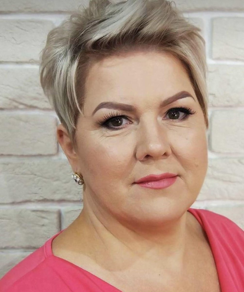 Pixie rundes Gesicht