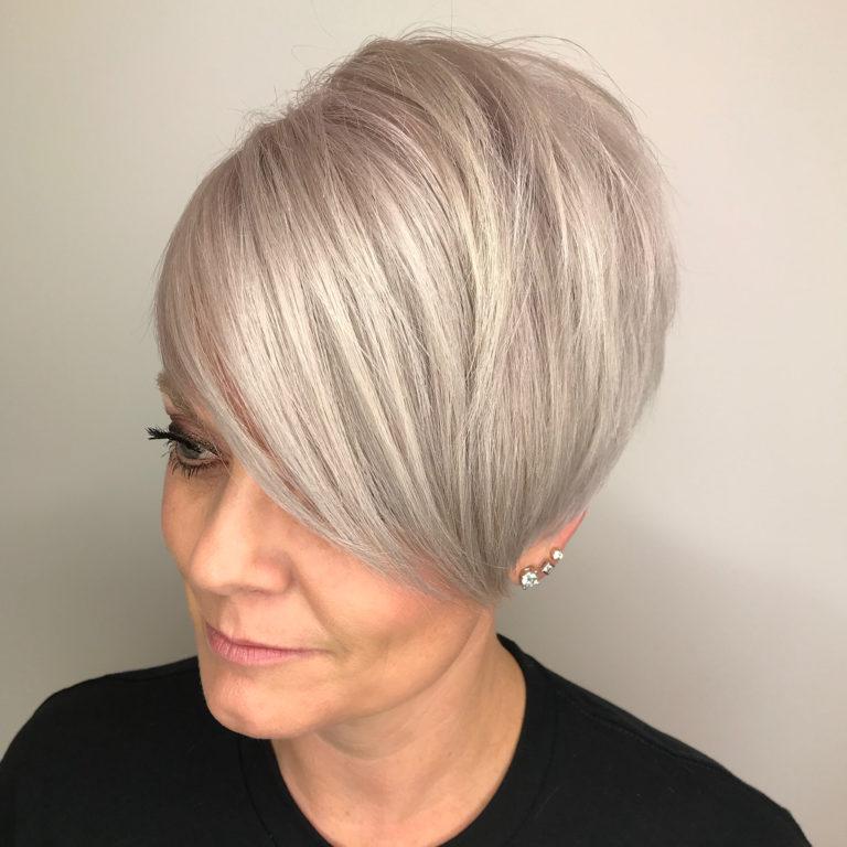 Silberner Pixie Bob mit Pony