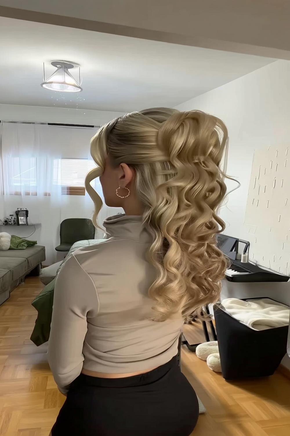 Voluminöse Locken mit Glamour
